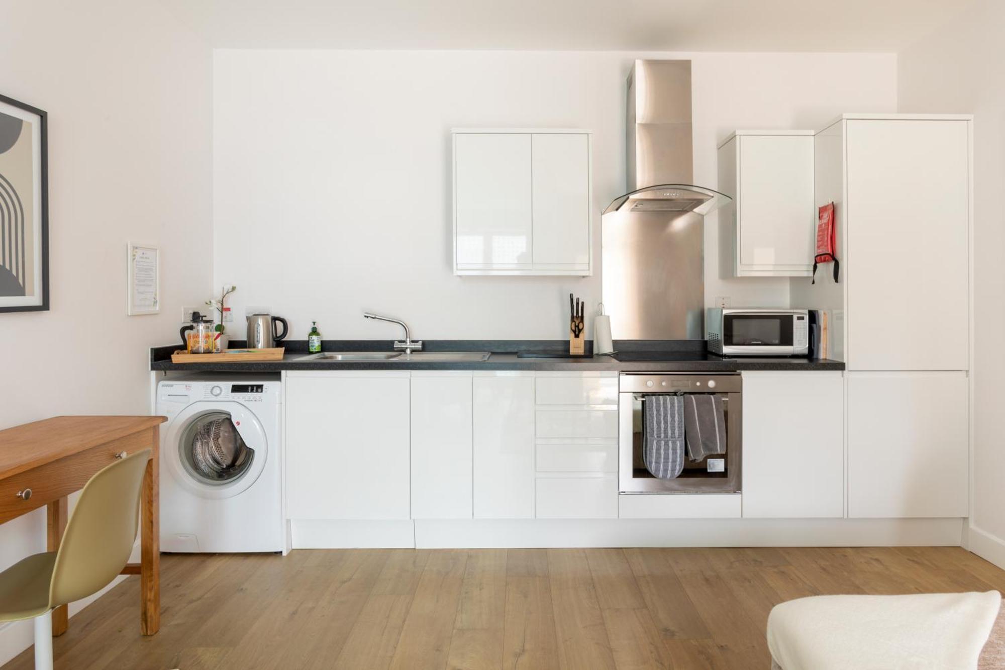 1 Bed Apartment - Redhill Central, Surrey, Gatwick #2 Buitenkant foto