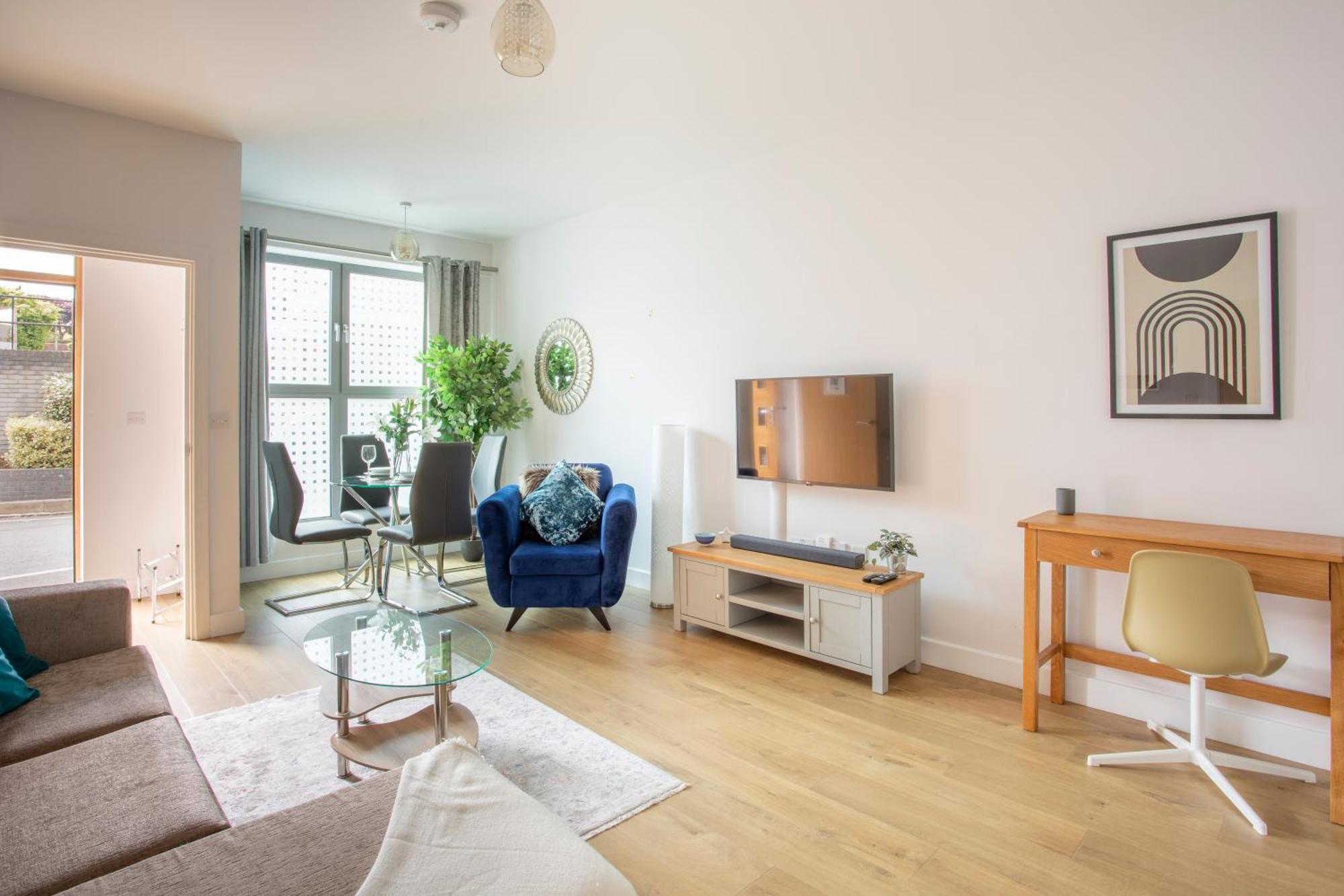 1 Bed Apartment - Redhill Central, Surrey, Gatwick #2 Buitenkant foto